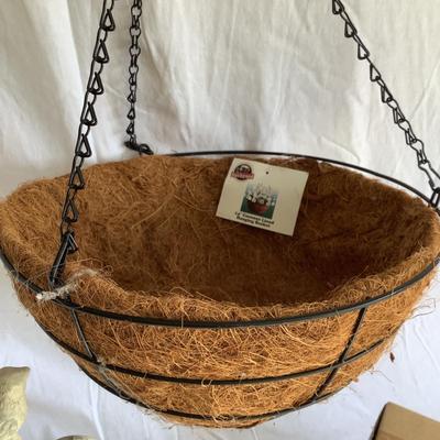 G8153 Garden Decor and Hanging Basket Lot
