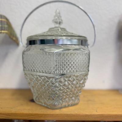 ANCHOR HOCKING LARGE GLASS ICE BUCKET SILVER BAND & HANDLE w FINIAL LID