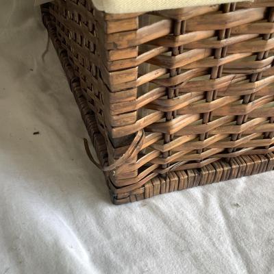 G8161 Lot of 4 Wicker Baskets