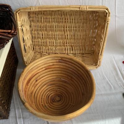 G8161 Lot of 4 Wicker Baskets