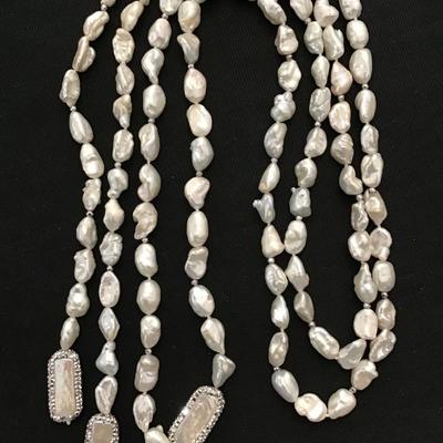 Beautiful vintage Baroque pearl necklace