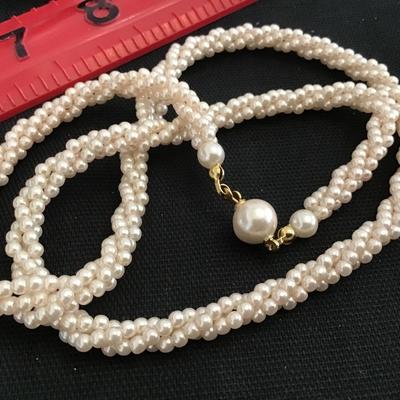 Faux Pearl Vintage Necklace