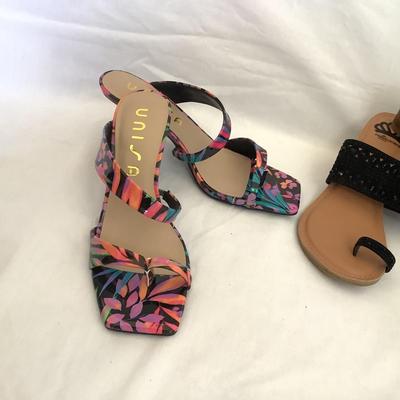 MB8172 Lot of Ladies Slip on Sandals Size 6-6.5