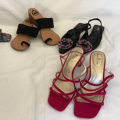 MB8172 Lot of Ladies Slip on Sandals Size 6-6.5