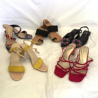 MB8172 Lot of Ladies Slip on Sandals Size 6-6.5