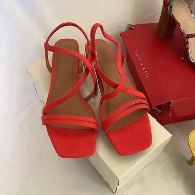 MB8176 Lot of Ladies Sandals, Mules and more Sizes 6.5, 7