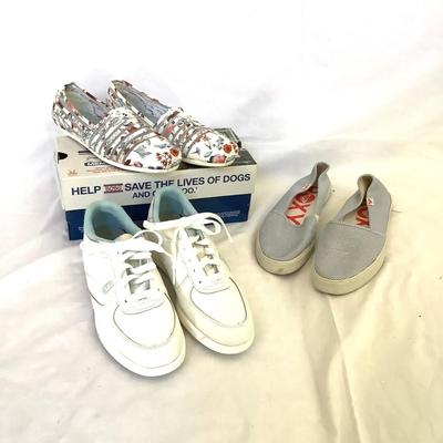 MB8182 Lot of Ladies Golf Shoes, Sketchers, Bob’s and more