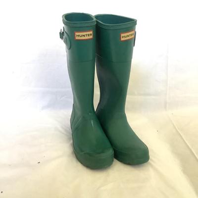 MB8194 Pair of Ladies HUNTER Green Rain boots Size 5
