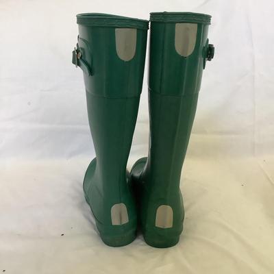MB8194 Pair of Ladies HUNTER Green Rain boots Size 5
