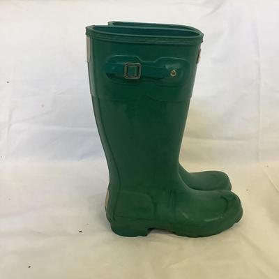 MB8194 Pair of Ladies HUNTER Green Rain boots Size 5