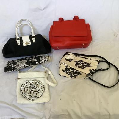 MB8205 Lot of Ladies Chaps, BCBG, Brooks Brothers Handbags