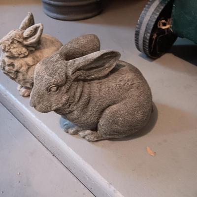 1 CONCRETE AND 1 RESIN? GARDEN RABBITS