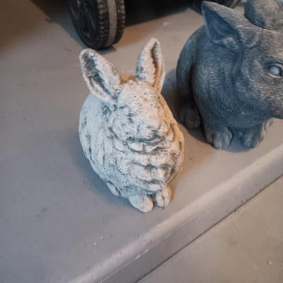 1 CONCRETE AND 1 RESIN? GARDEN RABBITS