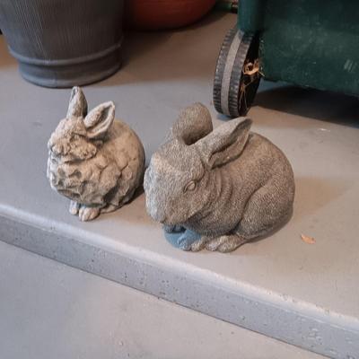 1 CONCRETE AND 1 RESIN? GARDEN RABBITS