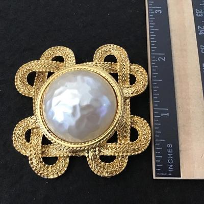 Large Beautiful Vintage Gold Tone Faux Baroque Pearl Brooch