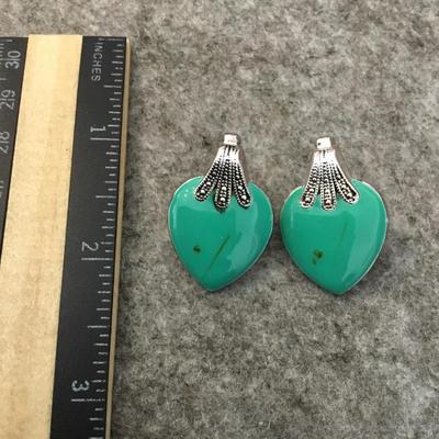 Vintage Best enameled stud earrings