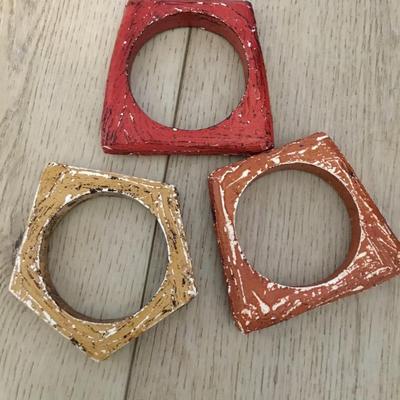 Super cute & cool vintage plastic Lucite type bangle bracelets