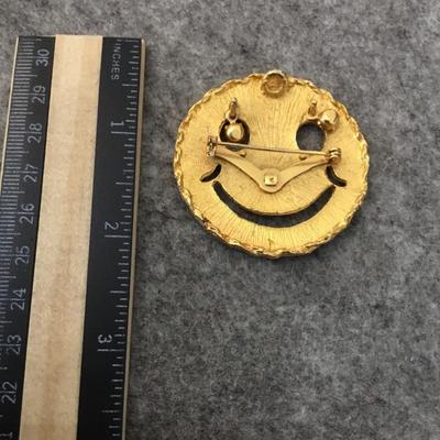 Vintage, happy face gold tone , brooch pin