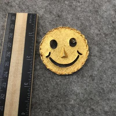 Vintage, happy face gold tone , brooch pin