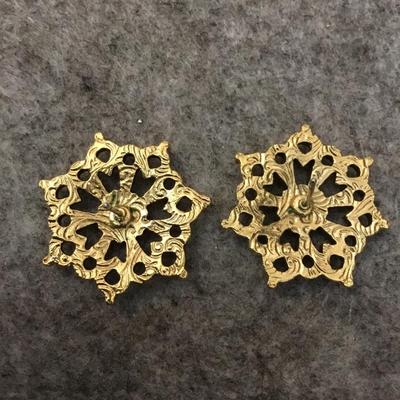 Beautiful, vintage, gold, toned star filagree type stud earrings