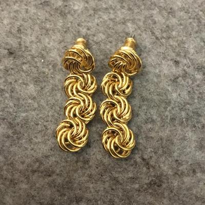 Cute gold tone earrings