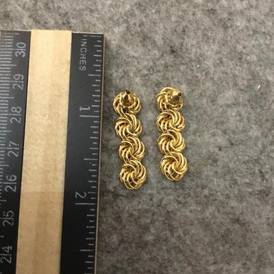 Cute gold tone earrings