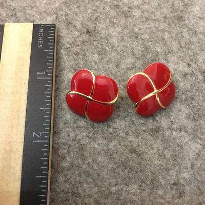 Beautiful, cherry ready now old gold tone, vintage stud earrings