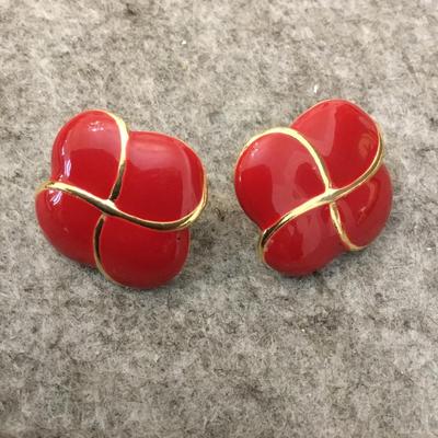 Beautiful, cherry ready now old gold tone, vintage stud earrings