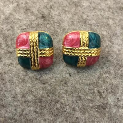 Cute 1980s enamel Gold tone stud earrings