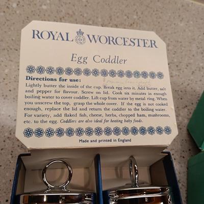 ROYAL WORCESTER EDD CODDLERS AND A WILTON PEWTER SECTIONED PLATE