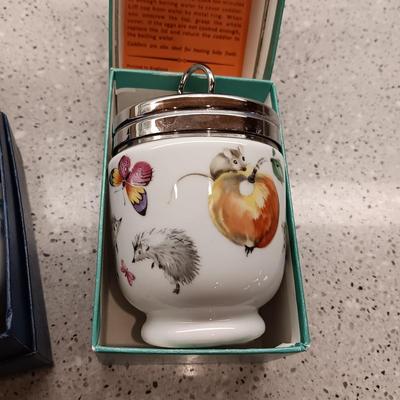 ROYAL WORCESTER EDD CODDLERS AND A WILTON PEWTER SECTIONED PLATE