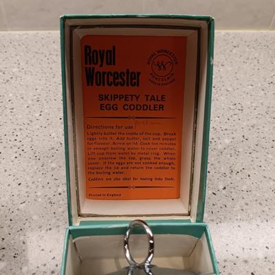 ROYAL WORCESTER EDD CODDLERS AND A WILTON PEWTER SECTIONED PLATE