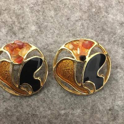 Beautiful, vintage, gold, toned, enameled, gemstone chips, studded, circular earrings