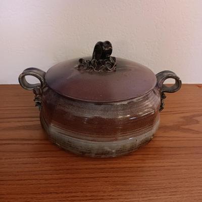 CLAY CASSEROLE DISH W/LID