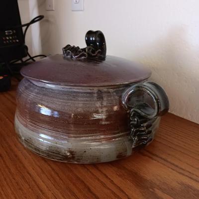 CLAY CASSEROLE DISH W/LID