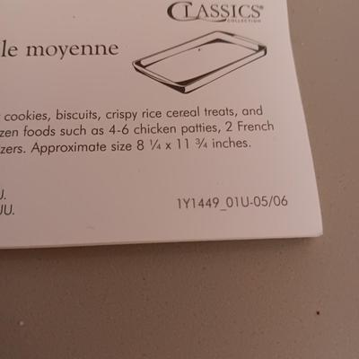 PAMPERED CHEF MEDIUM BAR PAN AND A CLAY CASSEROLE DISH