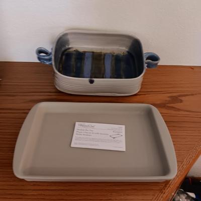 PAMPERED CHEF MEDIUM BAR PAN AND A CLAY CASSEROLE DISH