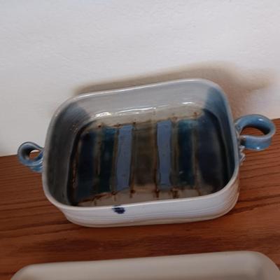 PAMPERED CHEF MEDIUM BAR PAN AND A CLAY CASSEROLE DISH