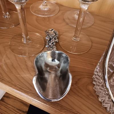 STEMMED GLASSES, GLASS ICE BUCKET WITH A PEWTER SCOOP