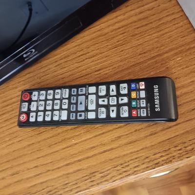 DYNEX 19" TV AND A SAMSUNG BLU-RAY PLAYER