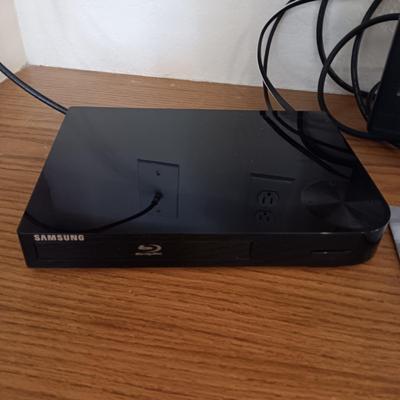 DYNEX 19" TV AND A SAMSUNG BLU-RAY PLAYER