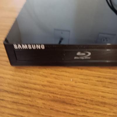 DYNEX 19" TV AND A SAMSUNG BLU-RAY PLAYER