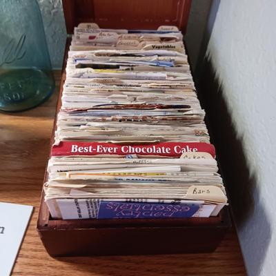 4 OLD CANNING JARS, A LARGE WOODEN BOX OF RECIPES AND RECIPE PAMPHLETS