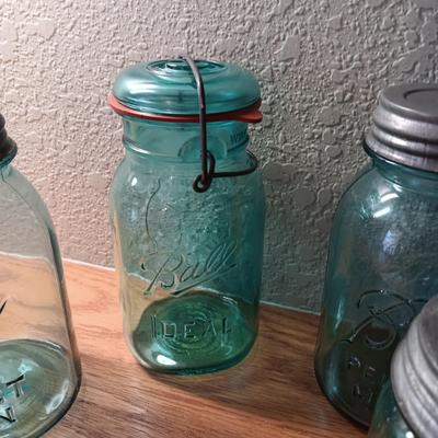 4 OLD CANNING JARS, A LARGE WOODEN BOX OF RECIPES AND RECIPE PAMPHLETS