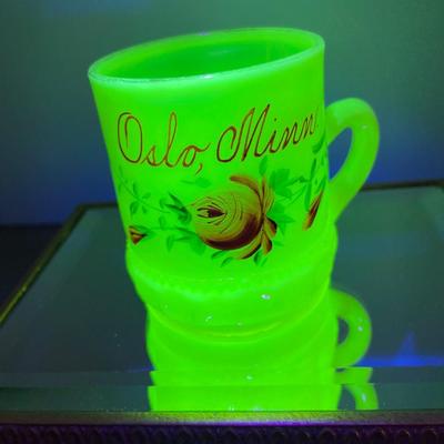 Heisey Oslo MN Souvenier Uranium milk Glass