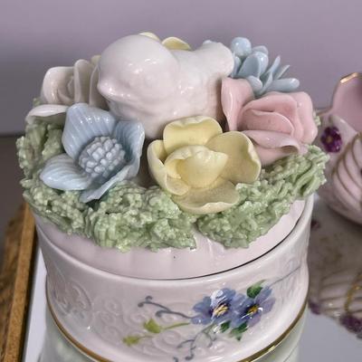 Vintage Swans, Trinket and Music boxes