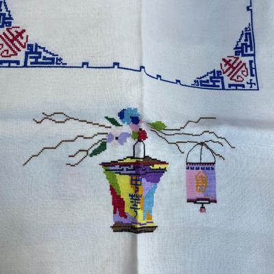 Vintage small Tablecloth and Napkins set