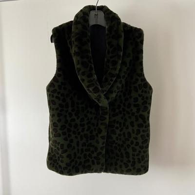 UBR8369 Lot of Ladies Sweater, Cardigan, Vest & Dress