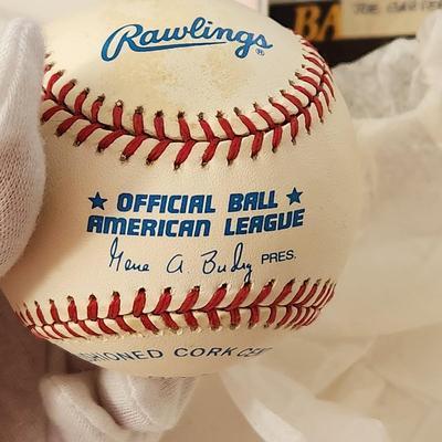 Joe Carter OMLB Signed Autographed Baseball In Collectors Case