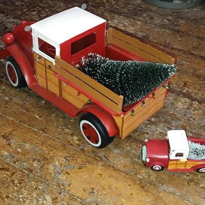 Metal Christmas Trucks, Set of 2